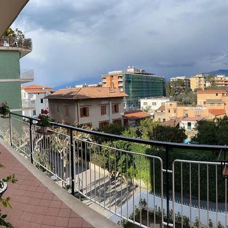 A Casa E' Mamma Apartment ซอร์เรนโต ภายนอก รูปภาพ