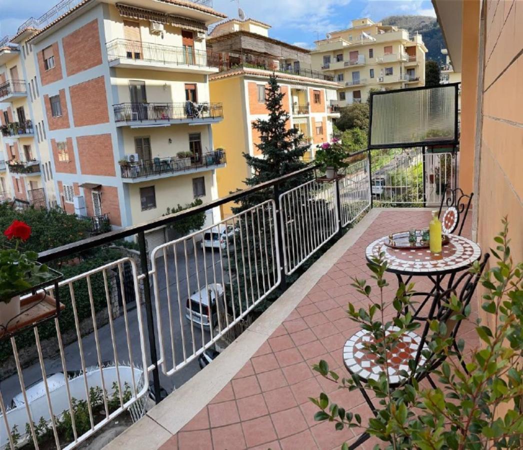 A Casa E' Mamma Apartment ซอร์เรนโต ภายนอก รูปภาพ