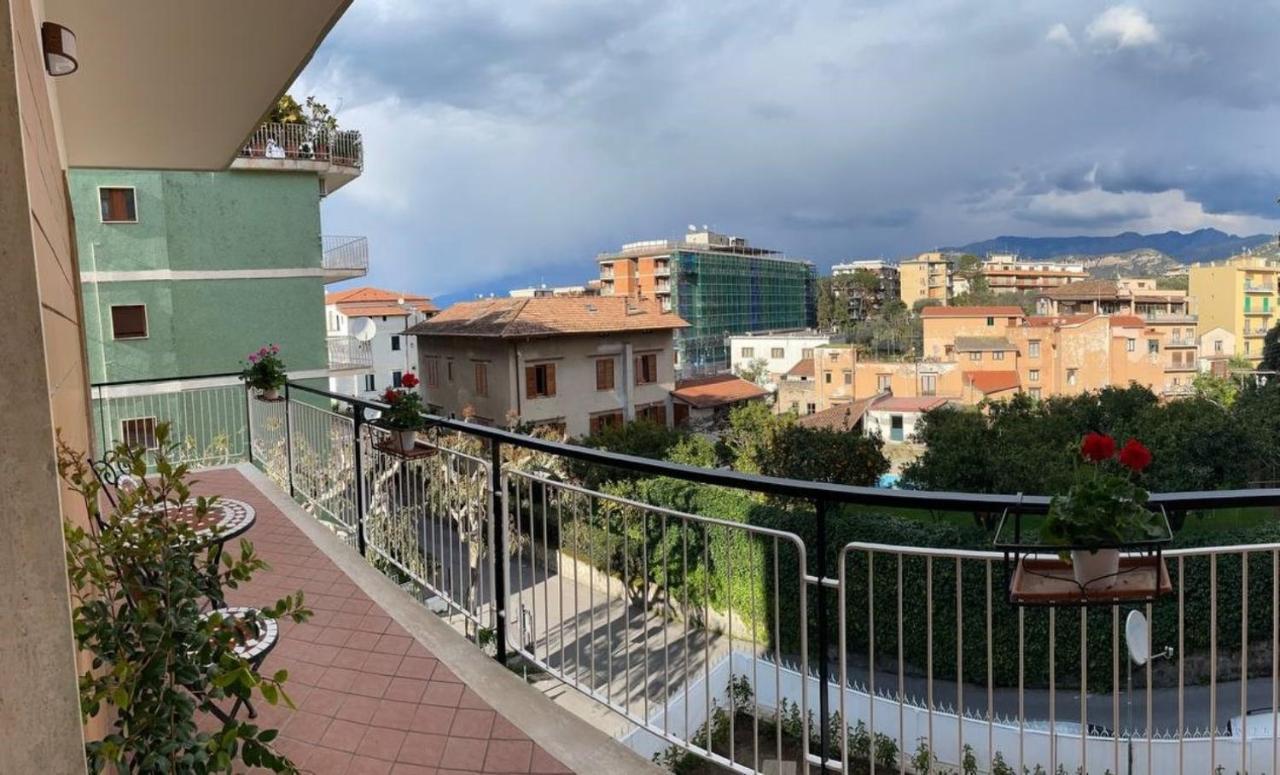 A Casa E' Mamma Apartment ซอร์เรนโต ภายนอก รูปภาพ