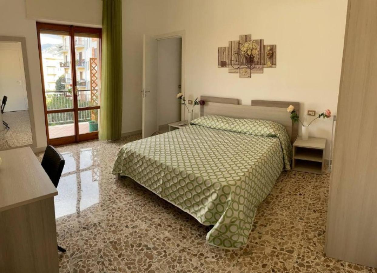 A Casa E' Mamma Apartment ซอร์เรนโต ภายนอก รูปภาพ